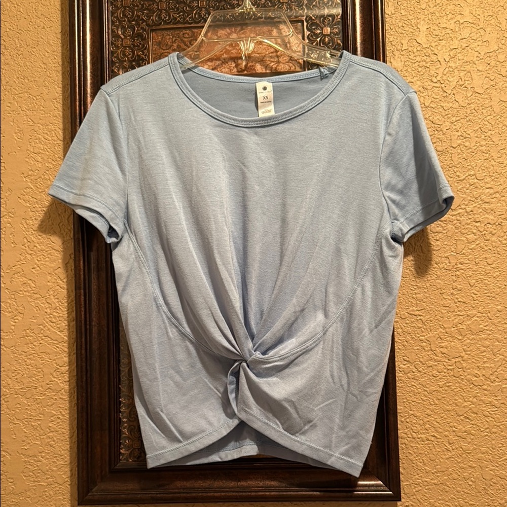 Yogalicious Sky Blue Twist Front Crop Top. XS. Basically like new.